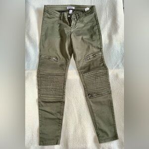 Urban Heritage olive green size 9 pants
